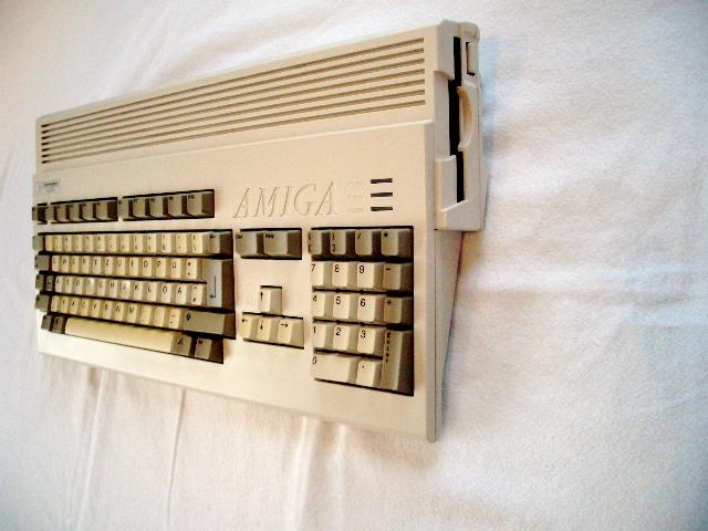 CBM Amiga 1200 (2).JPG